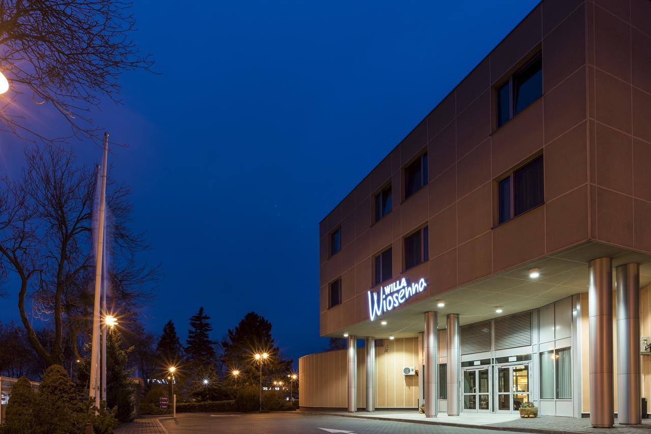 Willa Wiosenna Hotel Ozarow Mazowiecki Eksteriør billede