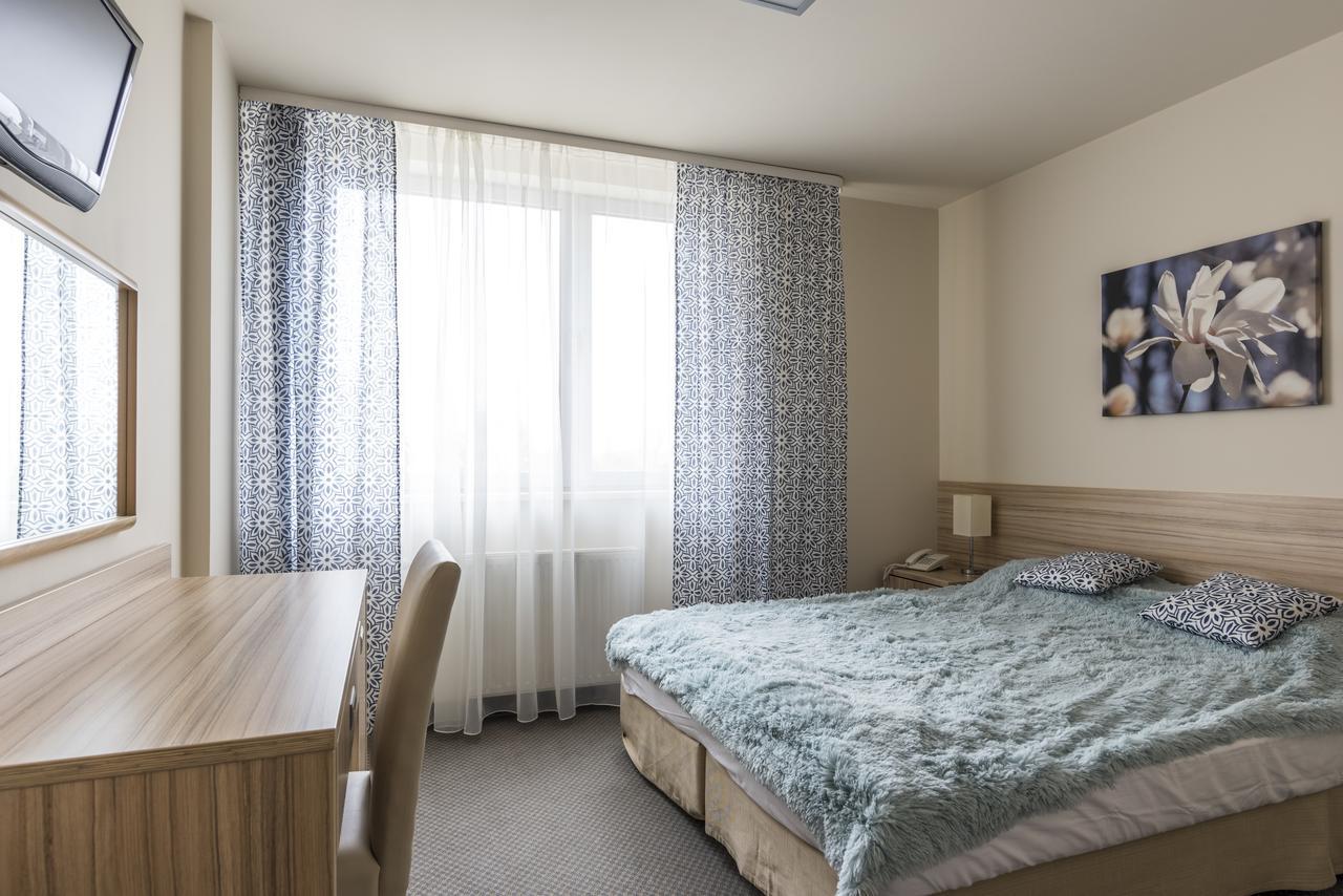 Willa Wiosenna Hotel Ozarow Mazowiecki Eksteriør billede